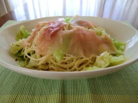 キャベツと生ハムのパスタ